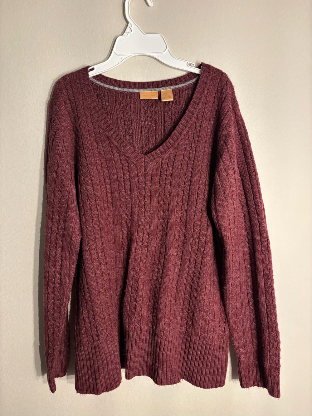 North Crest Knit V-Neck Sweater in Burgundy